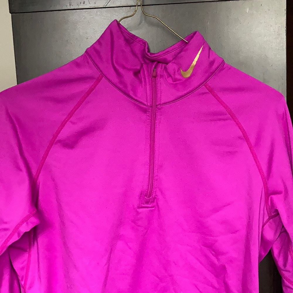 Large women’s Nike athletic quarter zip. Purple/pink